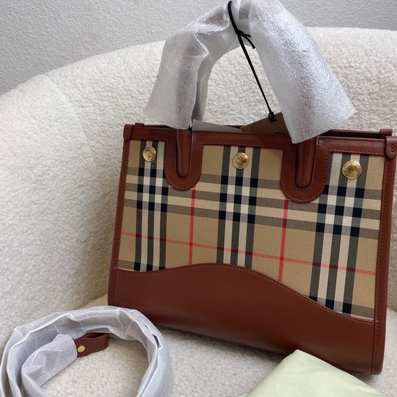 BURBERRY Two Way Baby Title Bag - Picture 2 of 8